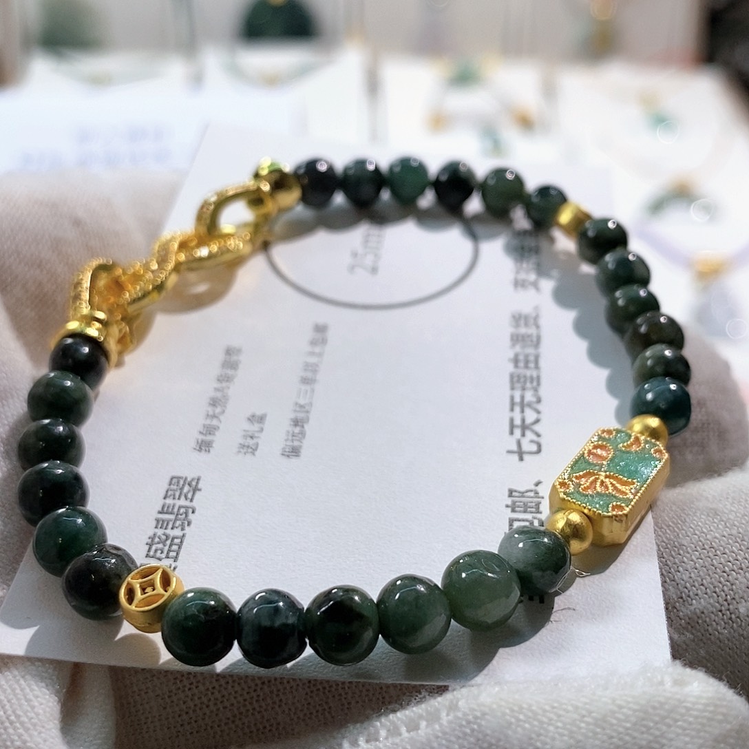 翡翠未镶嵌颈饰卡6+
