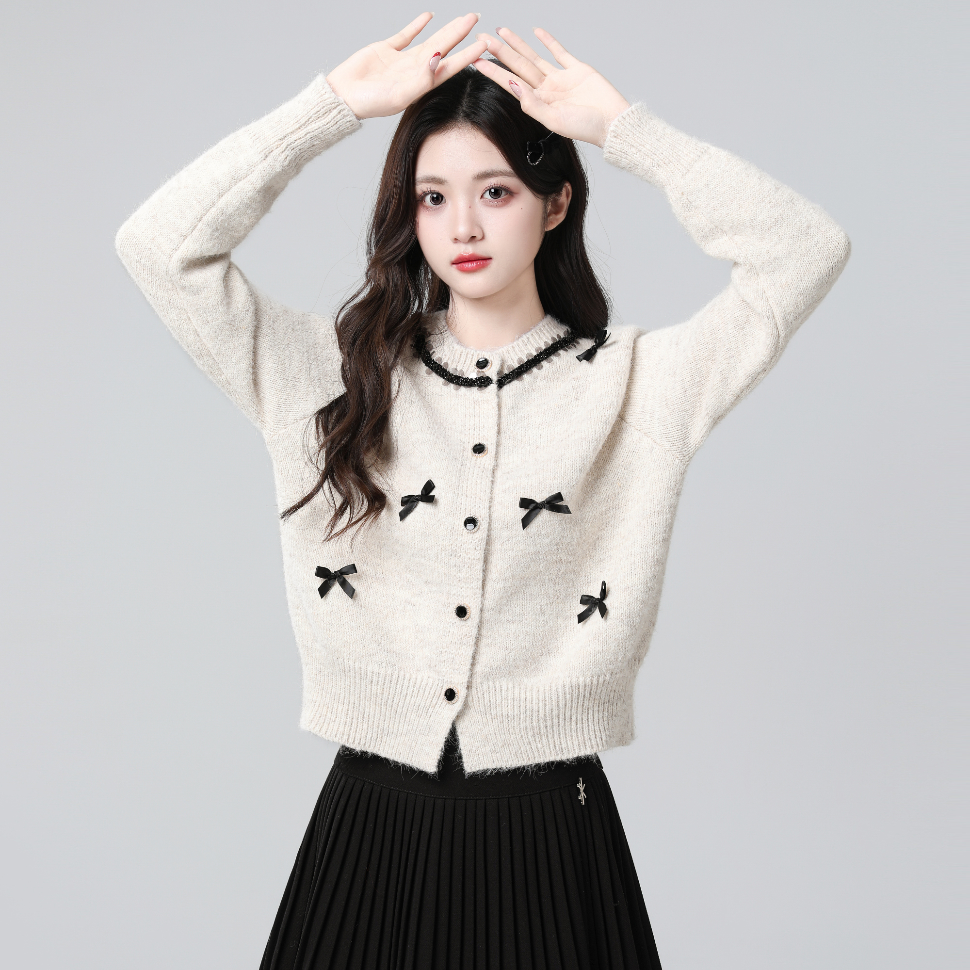 杏色蝴蝶结毛衣外套女秋冬2025冬新款软糯外穿圆领针织开衫短上衣