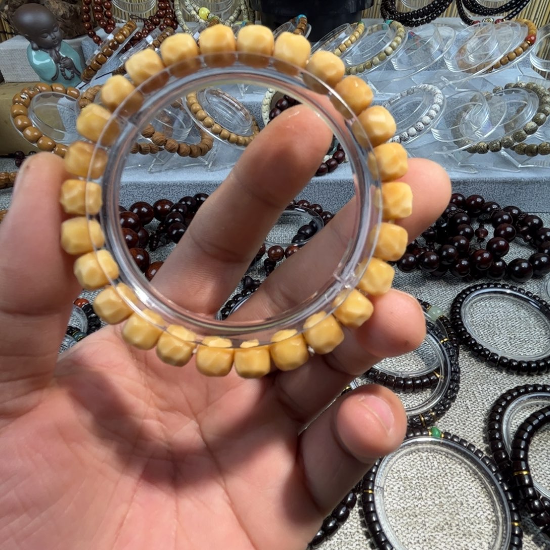 東***~猴头核桃吊坠保真原生态龙脊无相玉化料