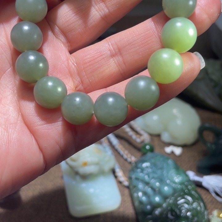 和田玉未镶嵌把件