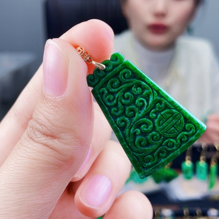 翡翠颈饰18K金镶嵌饰品