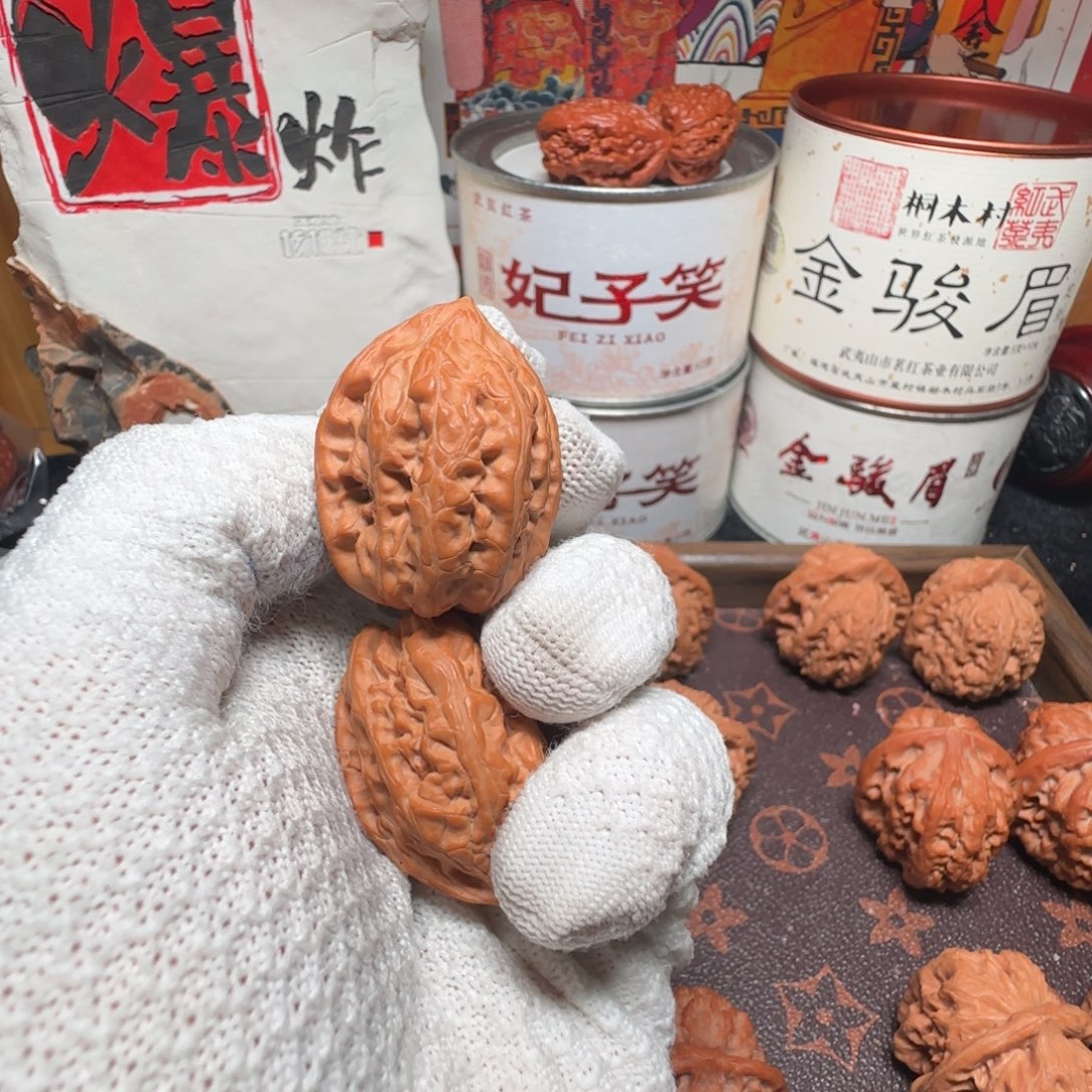 自***艺文玩核桃吊坠鸡心