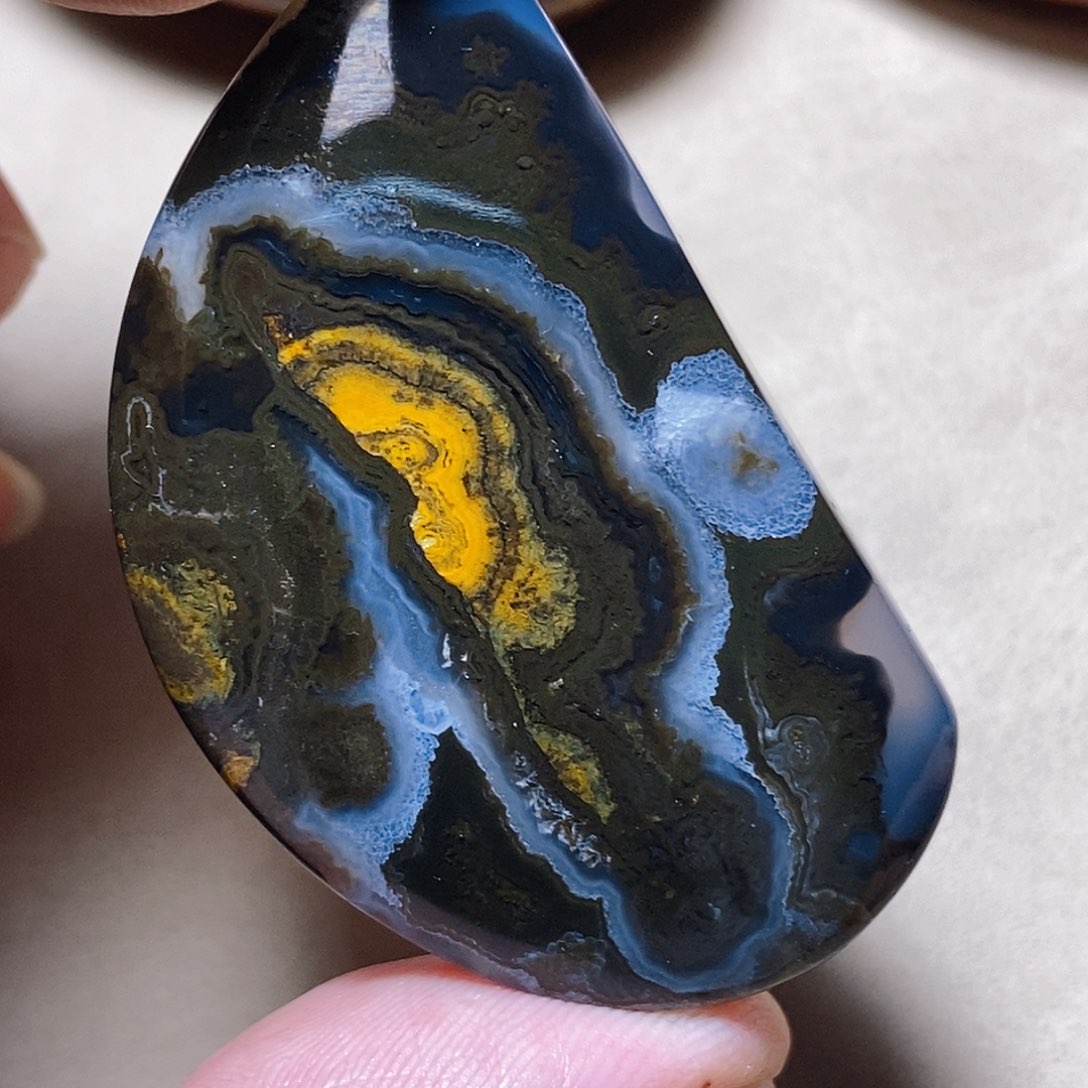 未镶嵌颈饰玛瑙/玉髓东*