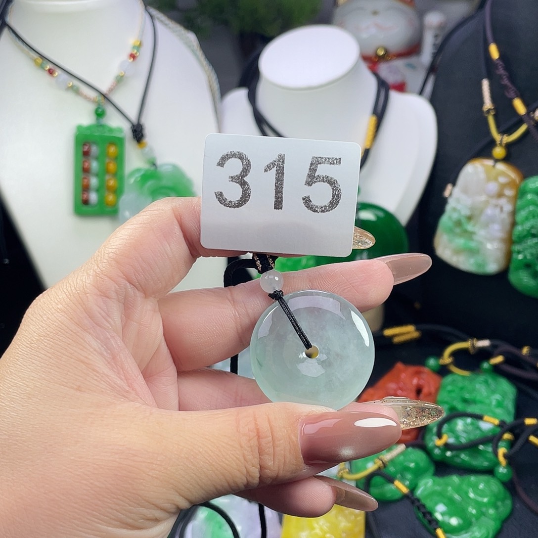 翡翠未镶嵌吊坠(赠链)