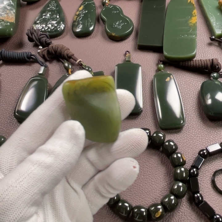 岫岩河磨玉（透闪石质玉）套链未镶嵌小***道