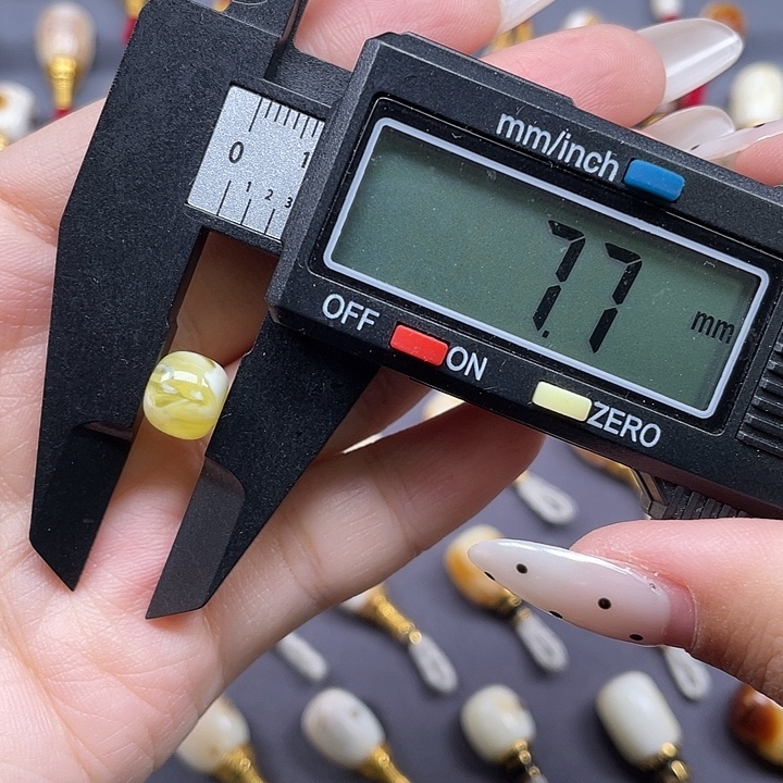 琥珀未镶嵌裸石8.6x7.7mm