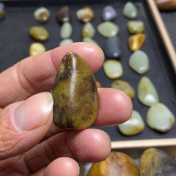 花***林和田玉（糖玉）未镶嵌珠宝奇石