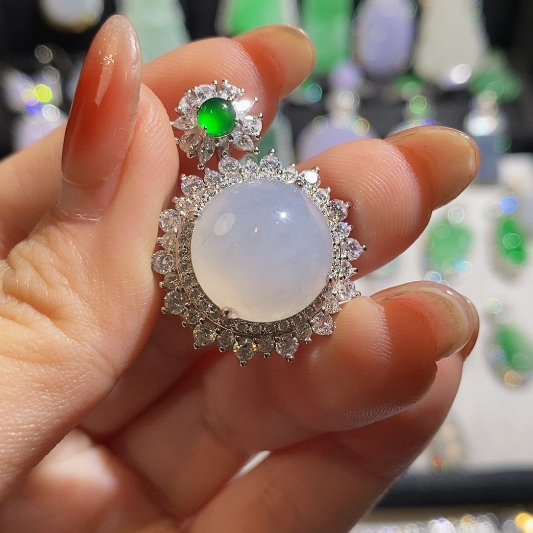 翡翠颈饰银S925镶嵌天然翡翠