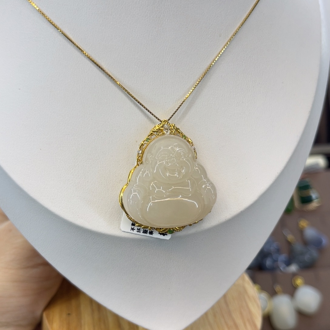 和田玉18K金镶嵌吊坠