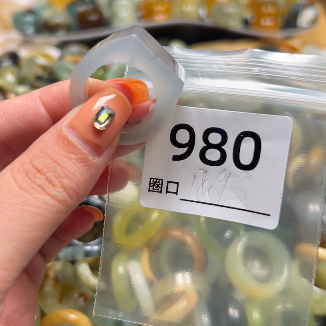 还***斤蛇纹石玉未镶嵌戒指