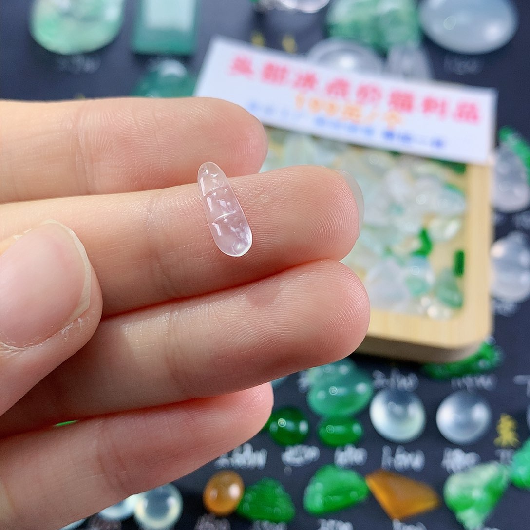 翡翠颈饰未镶嵌 豆子