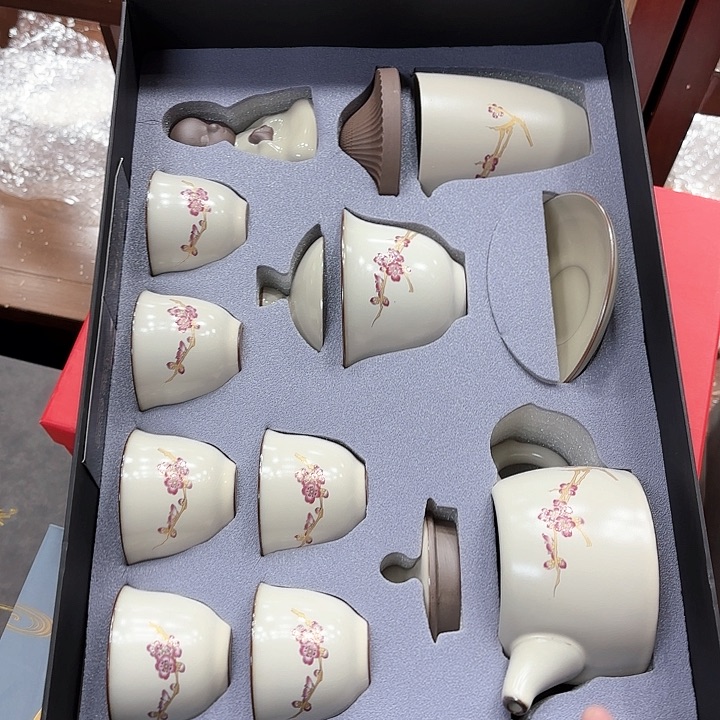 孤品茶具套装等。