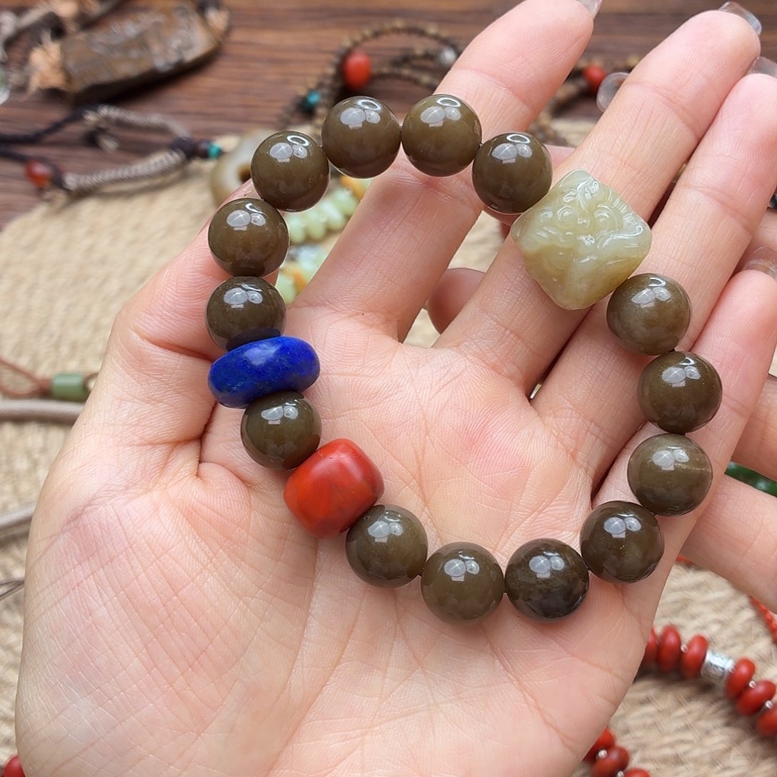 A***顾和田玉（糖玉）未镶嵌手链