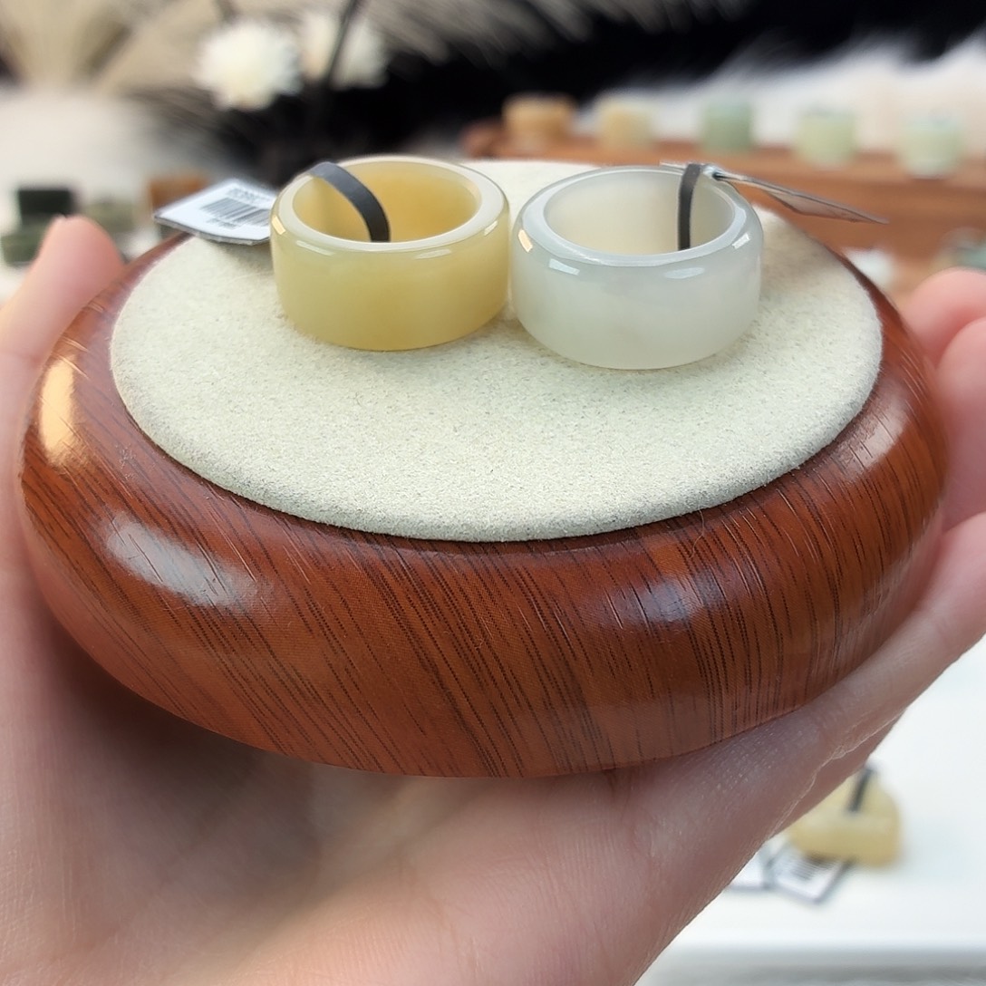 和田玉未镶嵌戒指两个一起j37