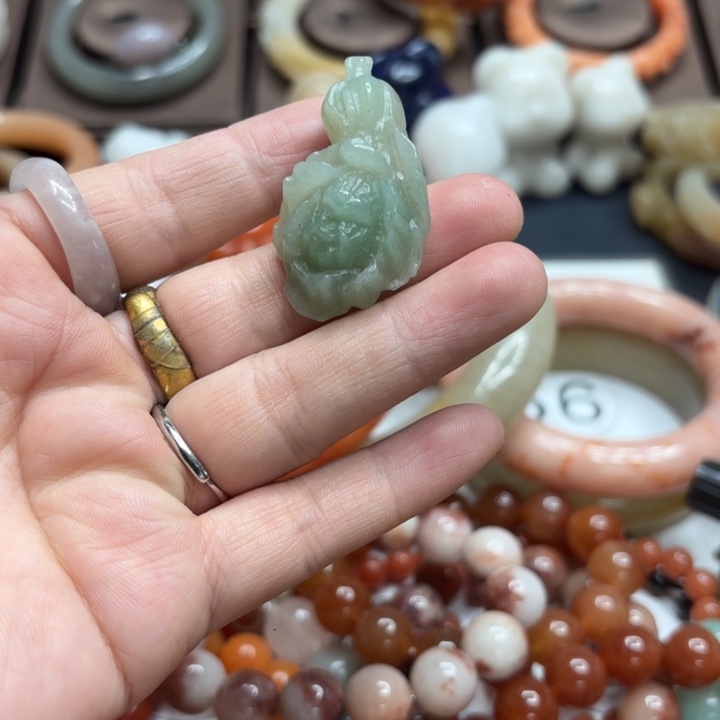 石英岩玉合金颈饰