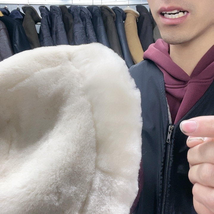 【闪购商品】羊皮毛一体T**?