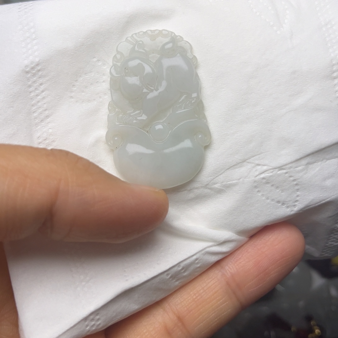 翡翠未镶嵌颈饰挂件