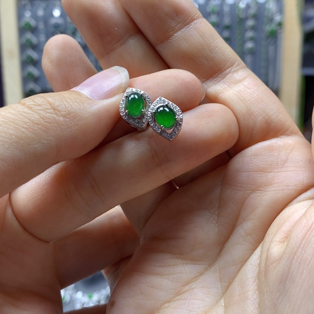 翡翠颈饰银S925镶嵌翡翠耳钉