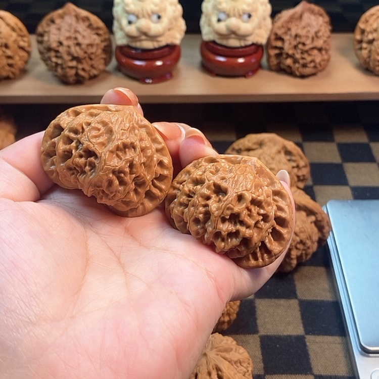 【闪购商品】桃核把件45宫灯。         