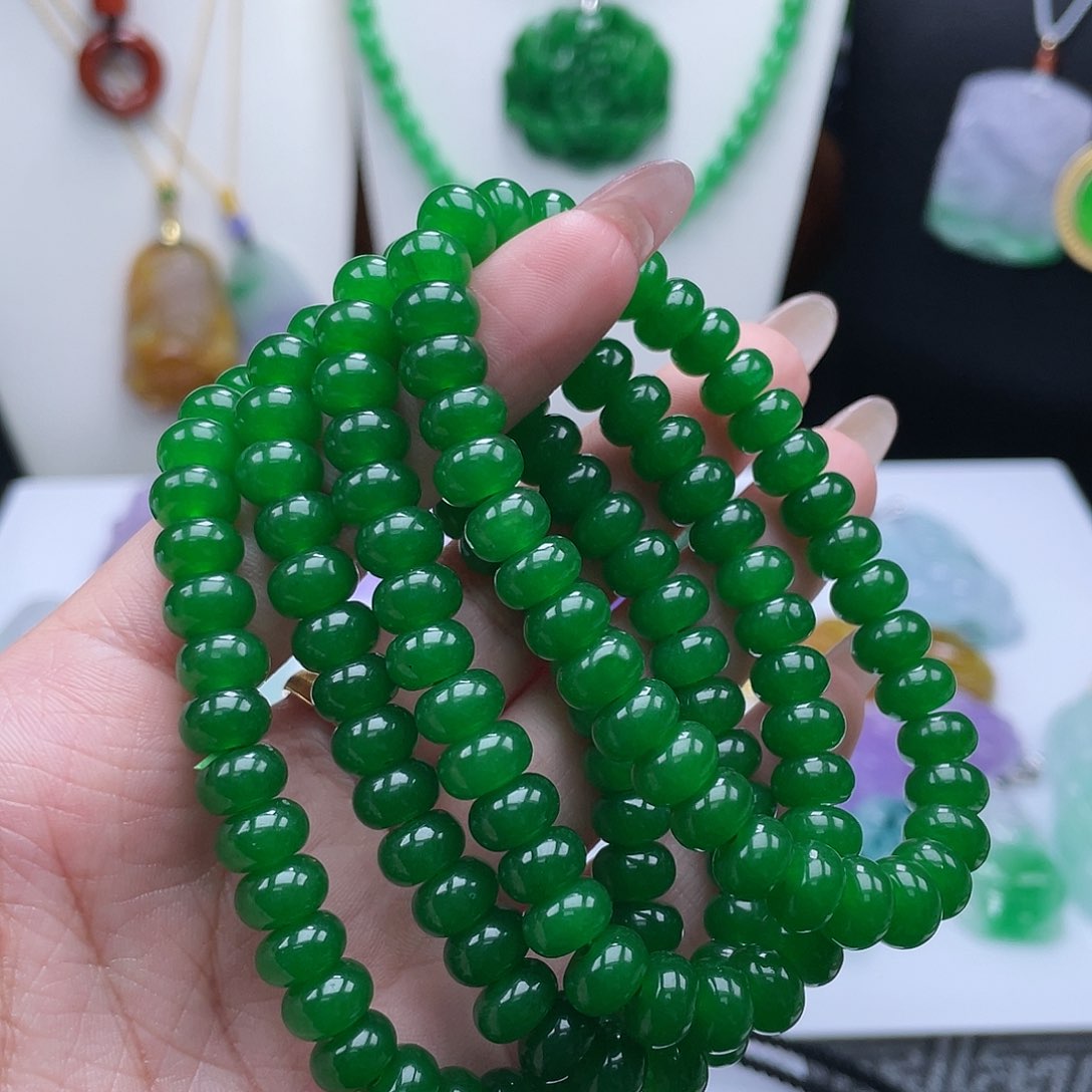 翡翠吊坠(赠链)未镶嵌