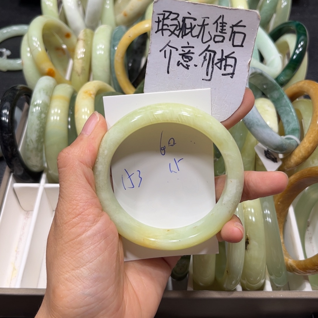 未镶嵌蛇纹石玉手镯