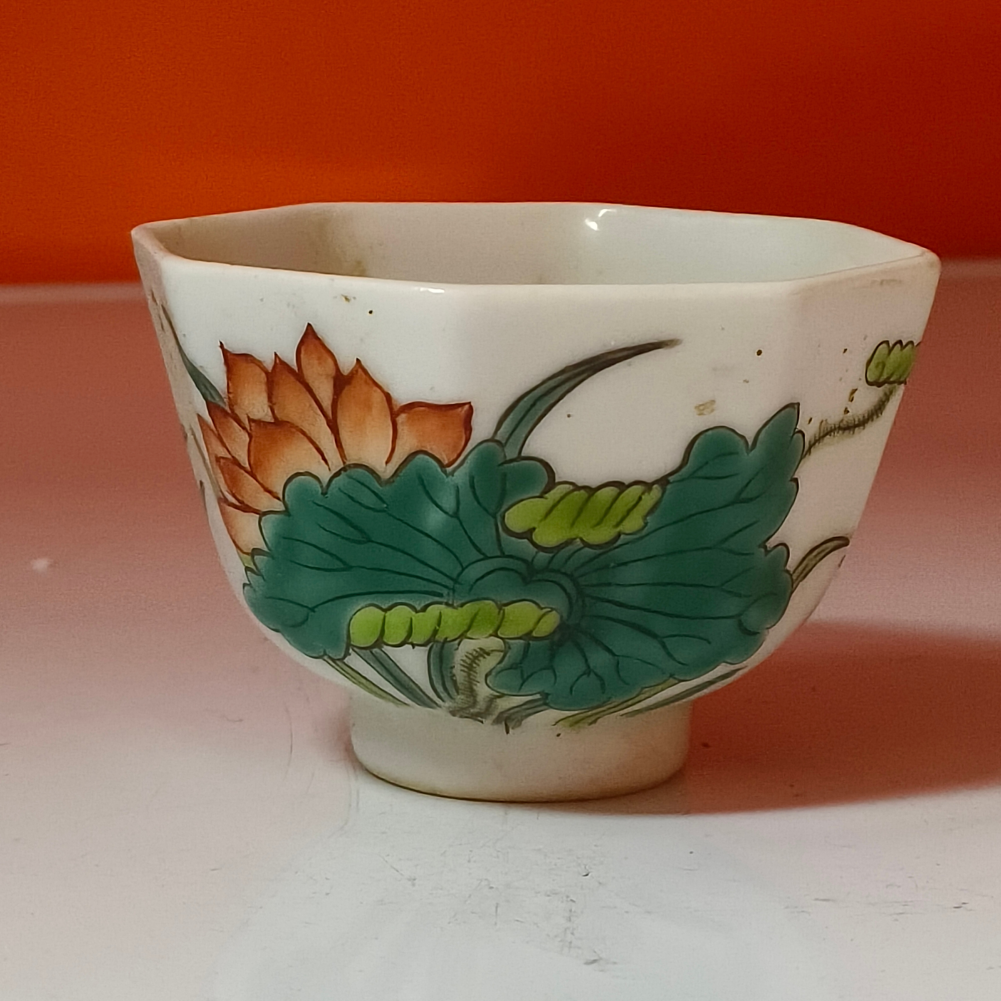 3243清晚期 粉彩莲荷纹八棱杯