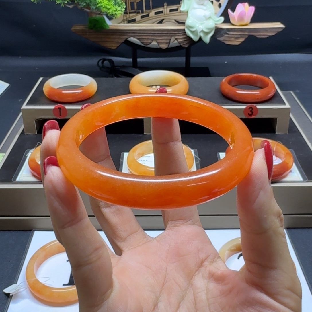 乐***！石英质玉（黄龙玉）未镶嵌手镯