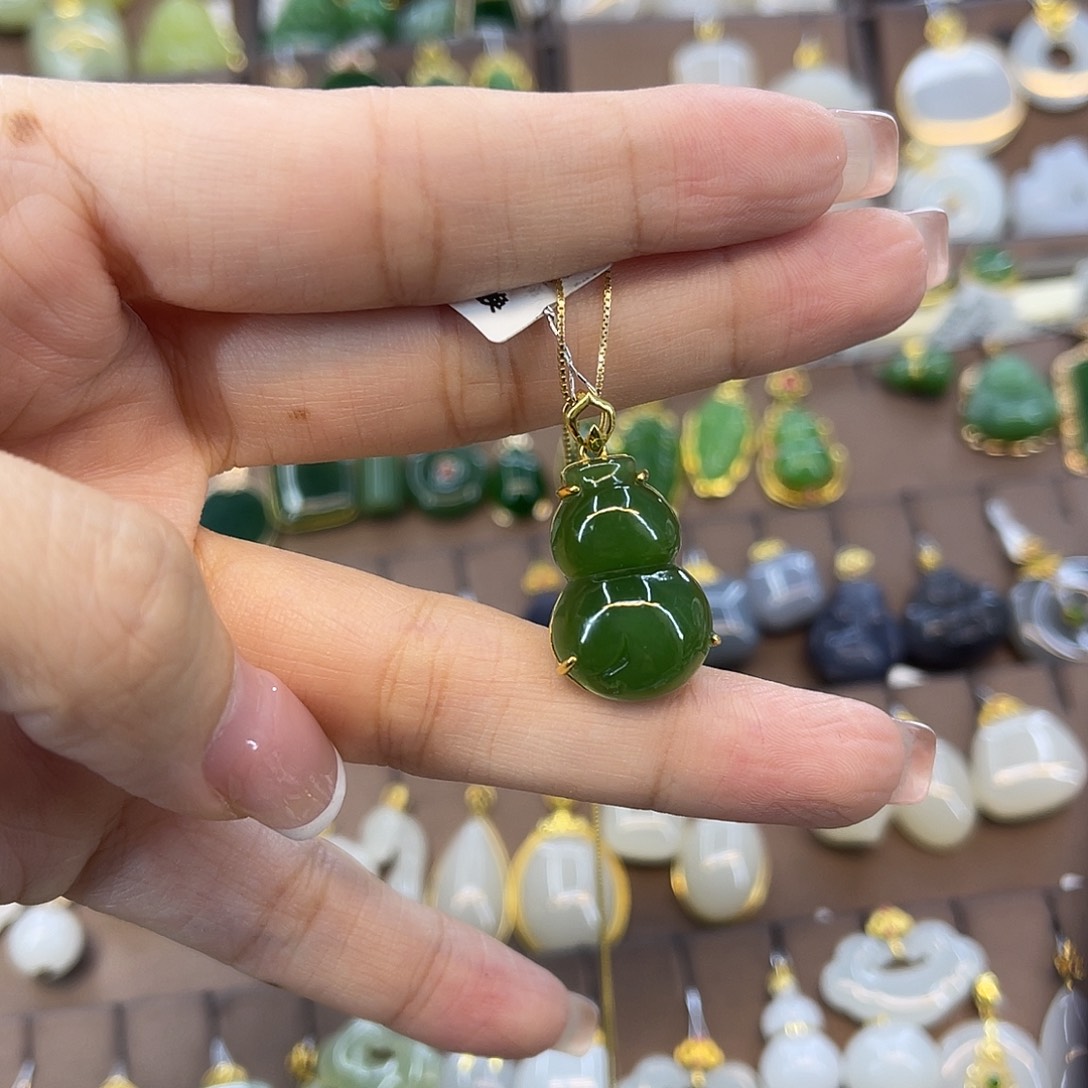 和田玉18K金镶嵌吊坠(赠链)