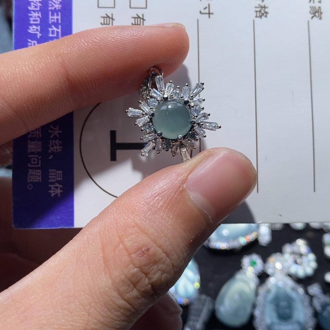 翡翠未镶嵌颈饰翡翠