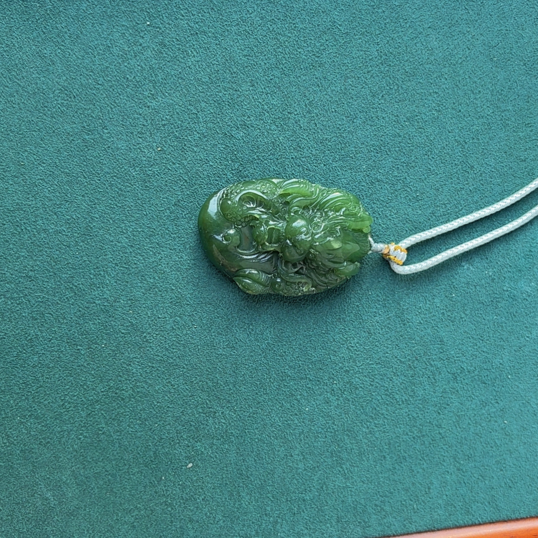 和田玉碧玉龙牌精雕立体玉坠毛货定制