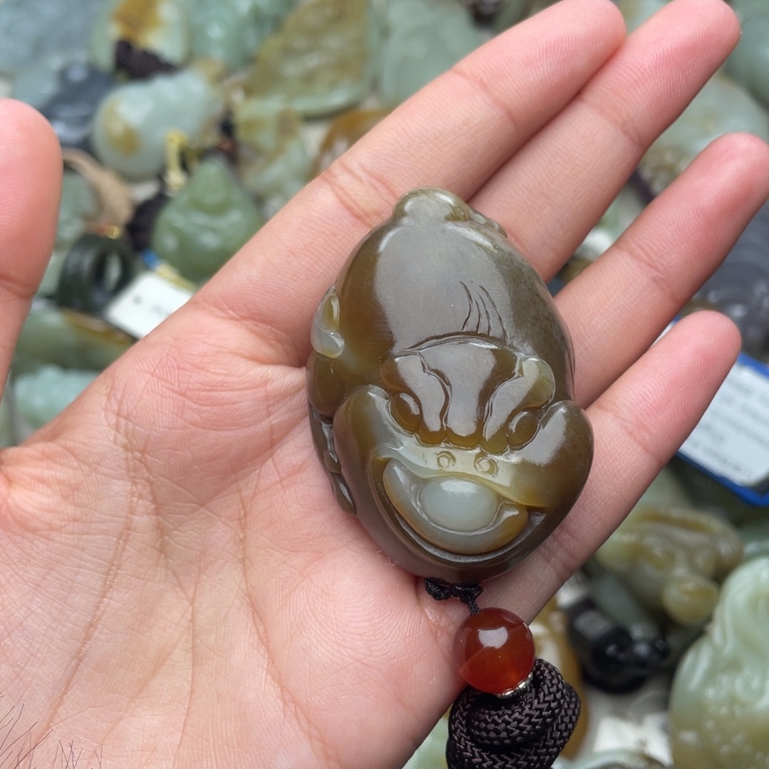 风****和田玉未镶嵌颈饰