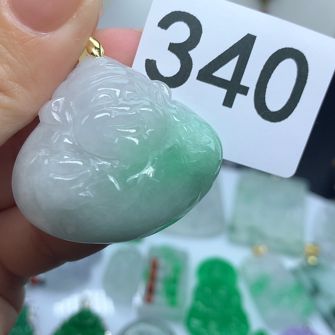 翡翠吊坠(赠链)未镶嵌