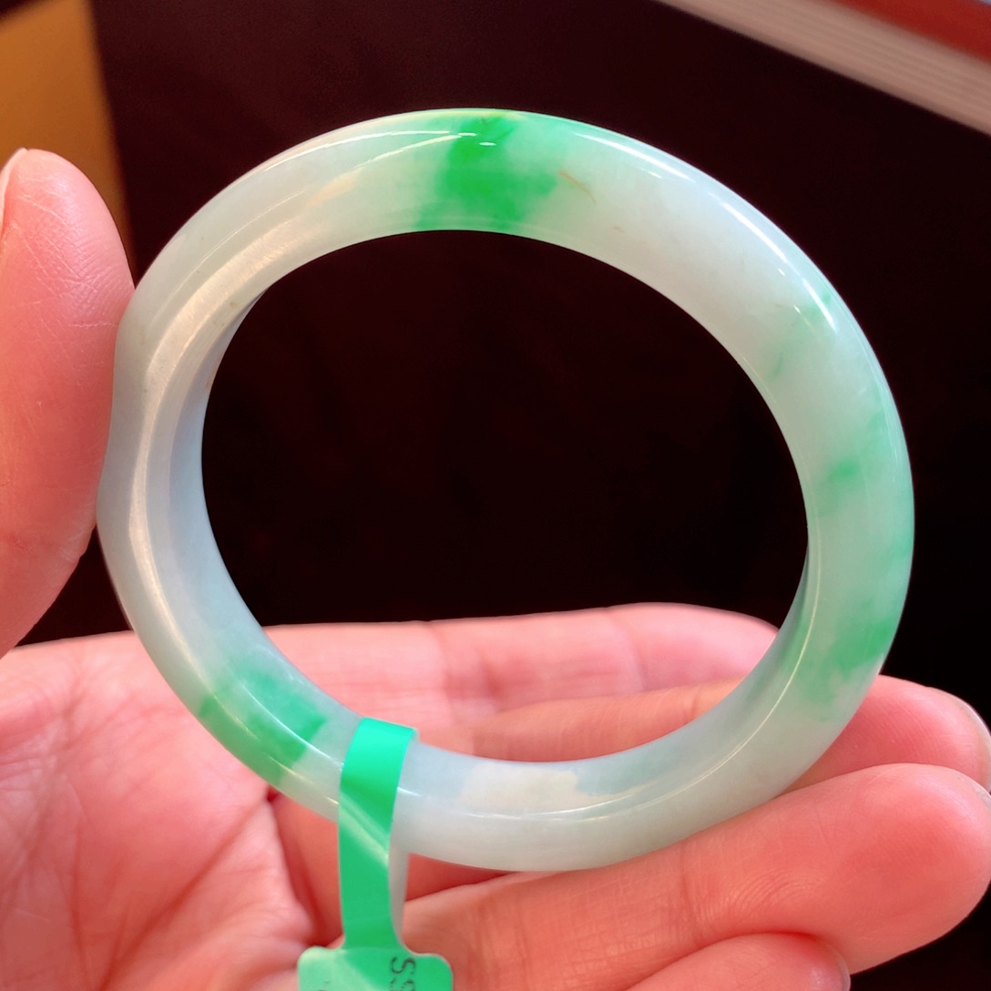 翡翠手镯未镶嵌缅甸翡翠