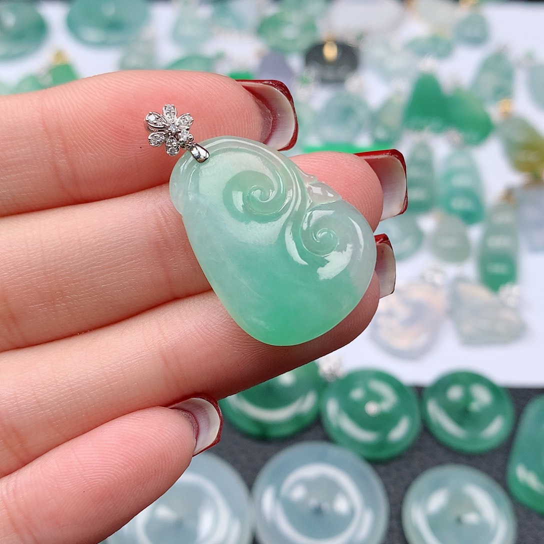 翡翠颈饰18K金镶嵌天然翡翠