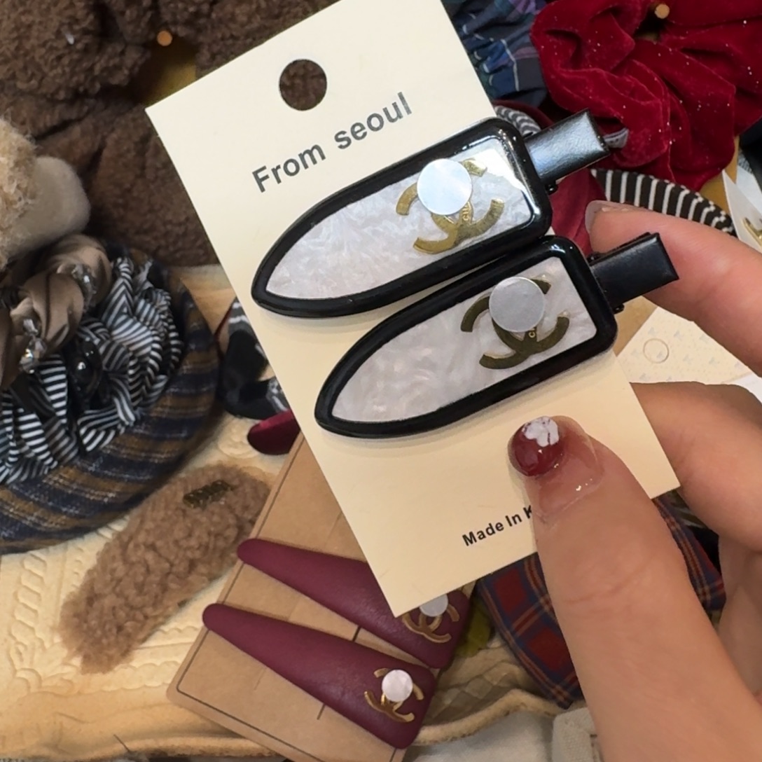 布艺铁合金黑色香香无痕夹