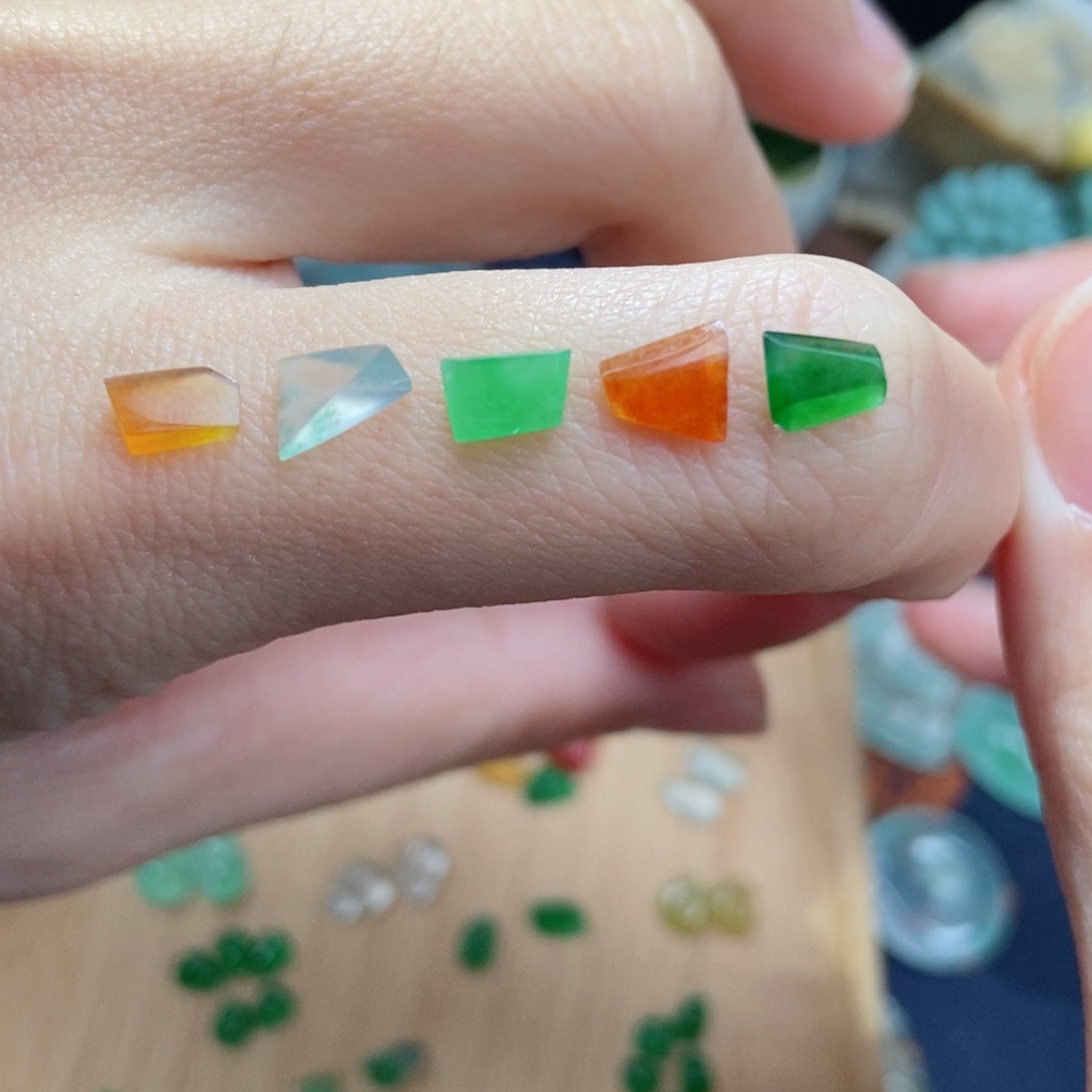 翡翠颈饰未镶嵌翡翠