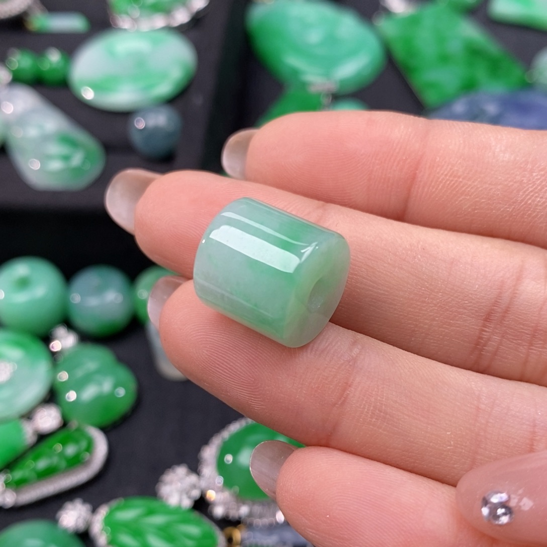 翡翠颈饰未镶嵌李**_翡翠