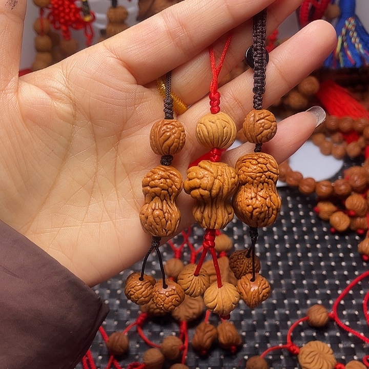 木质类龙纹桃枭挂件