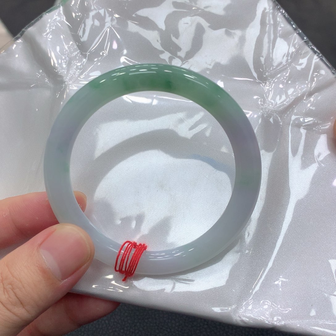 翡翠手镯未镶嵌翡翠