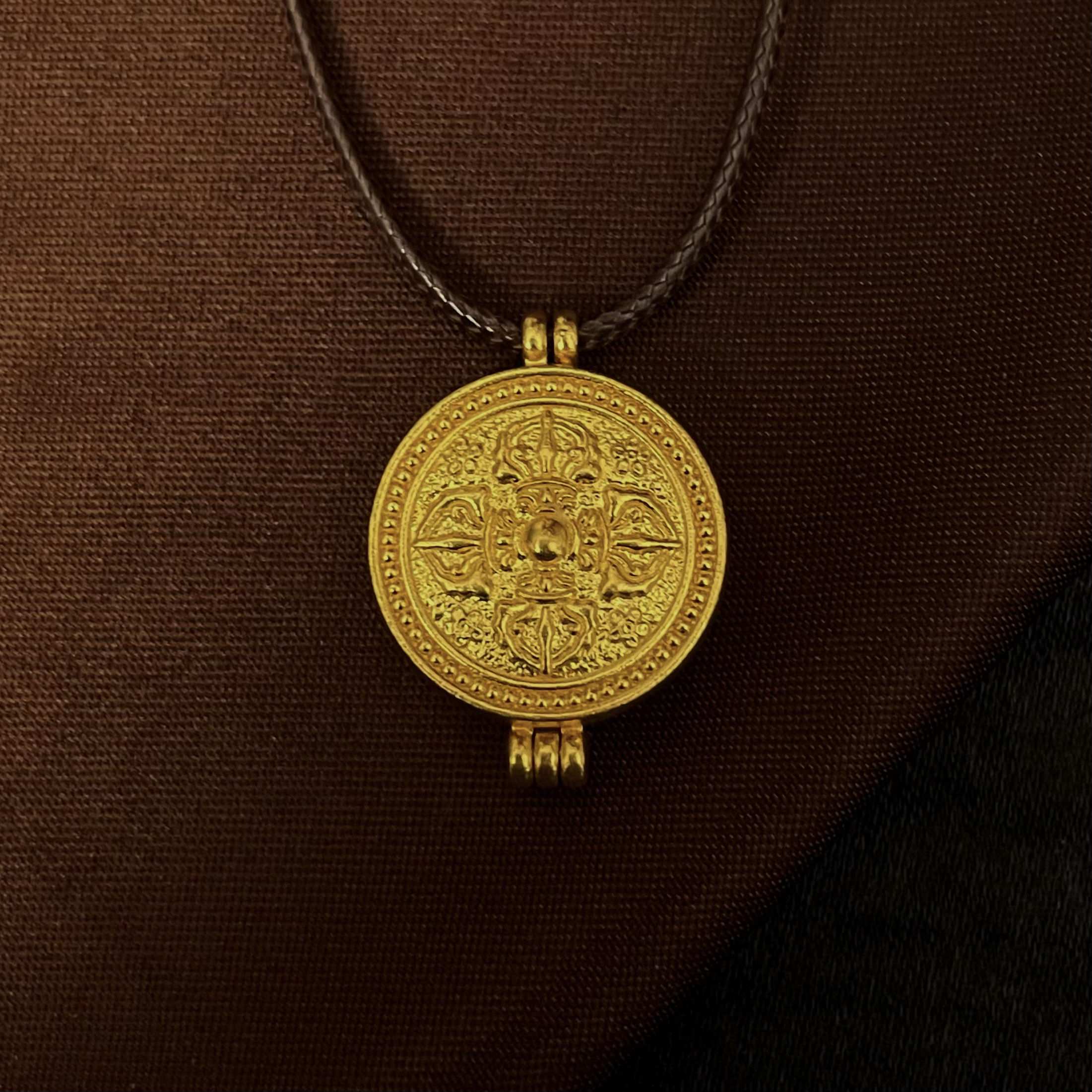 周蜜儿珠宝 足金999 錾刻金刚杵嘎乌盒