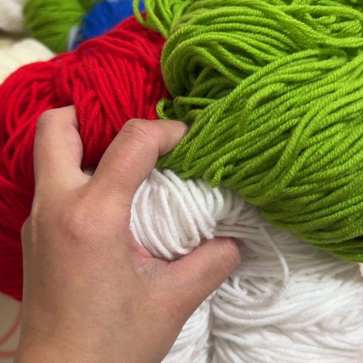 三醋酯纤维5股奶白4把 大红 芽绿各一把