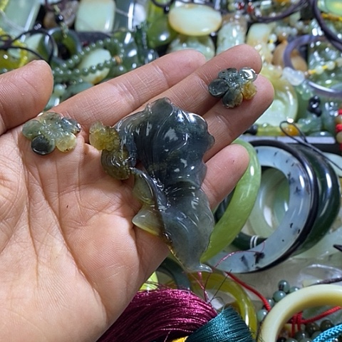 岫玉颈饰未镶嵌一套