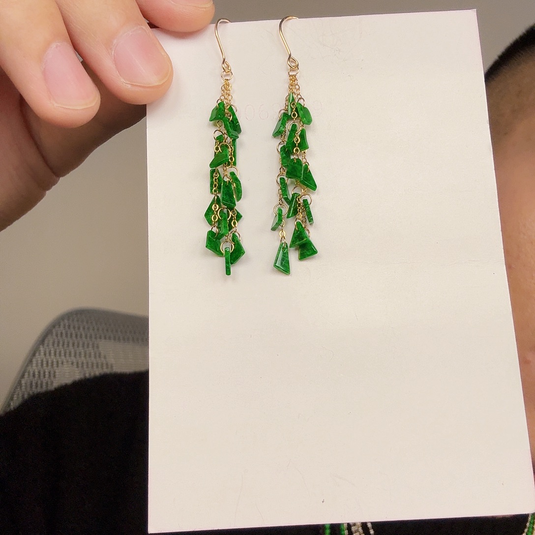 翡翠未镶嵌颈饰一对