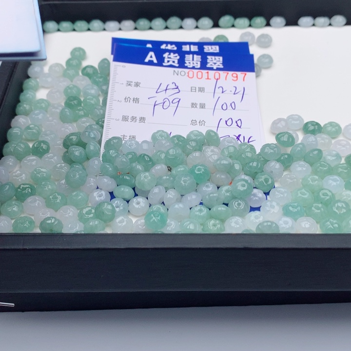 用***4翡翠未镶嵌手链多样性