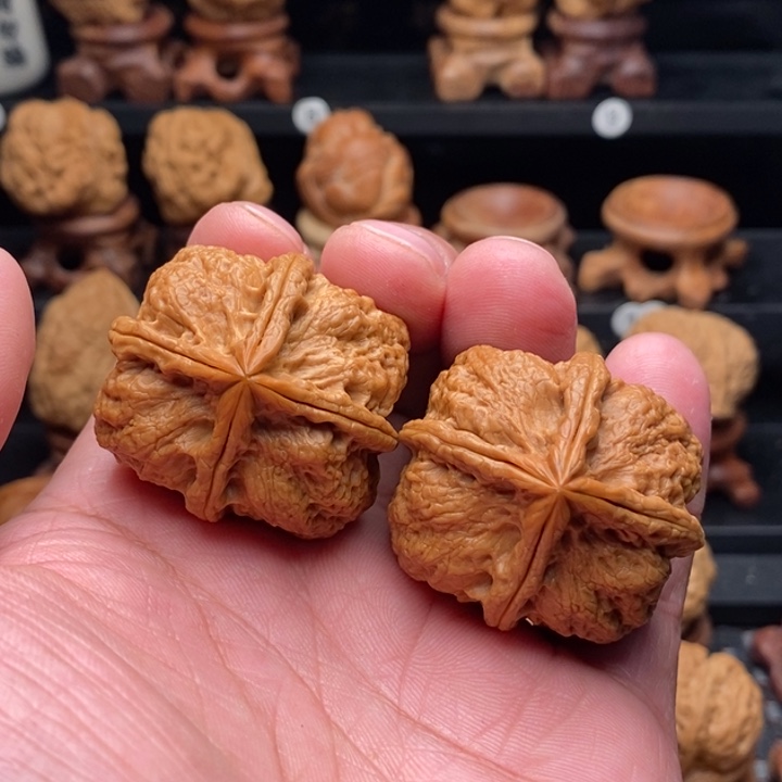 小***物把件文玩核桃………………………………