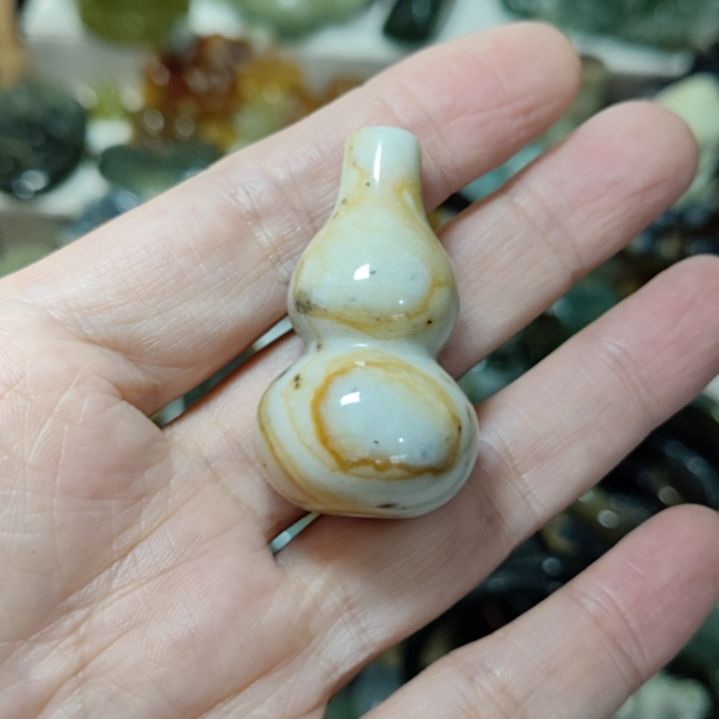 岫玉未镶嵌挂坠款式