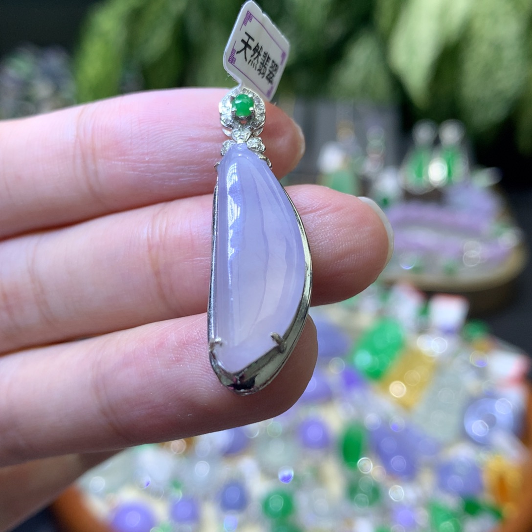 颈饰18K金镶嵌翡翠