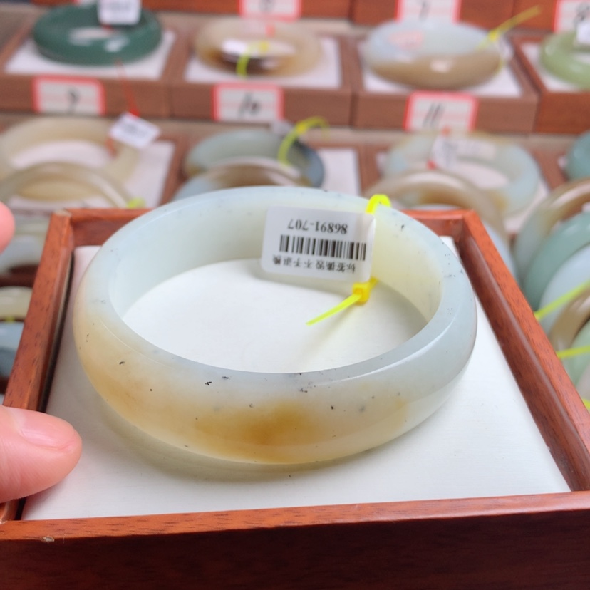 【闪购商品】和田玉手镯未镶嵌62