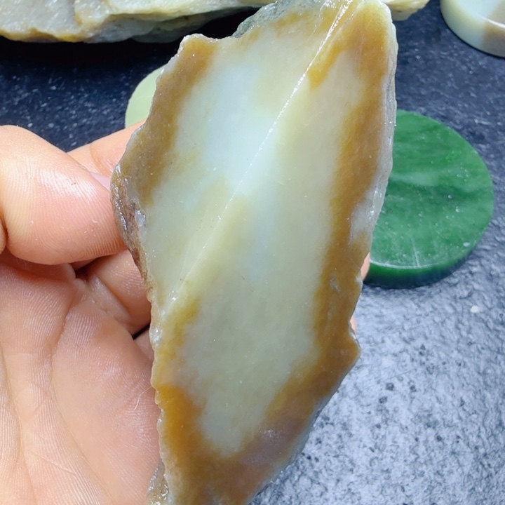 和田玉（糖玉）未镶嵌珠宝奇石