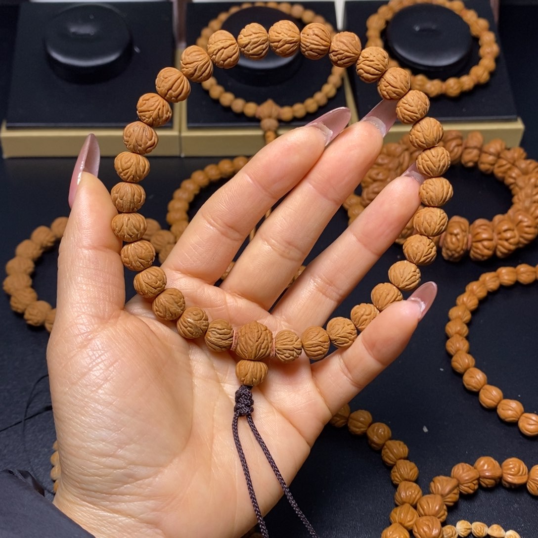 修***性吊坠桃核秦岭文玩